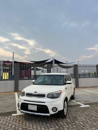 كيا صول للبيع  موديل 2018 وارد امريكي  محرك 2000 رقم بصره نكليزي  سنوي...