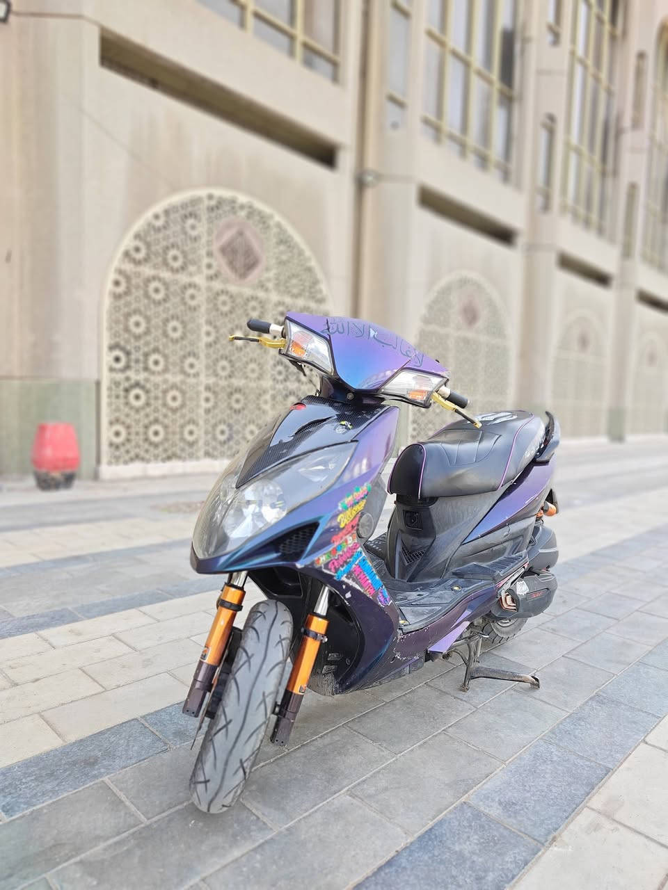 السلام عليكم
كامكو رايسنك نوزل 150 
مكينه ممفتوحه بلاديه 59 لا تبخير لا صوت خير من الله نضافه الكفرات 75% الدشبول شغال رون وبانزين فقط الكيلو متر واكف كهربائيات كلهن شغاله سكن ودبل اشاره ولايت زنون دبل وسطاب لايت دراجه حلوه وقويه وشوفت عينك هيه تحجي الدراجه خير من الله وعليها قطع تزويد : 
1 صالنصه ADV 
2 يدات بريك NCY 
3 كلج خلفي رياضي 
4 كلج امامي رياضي 
5 قبق فلاوين Twpo 
6 ويل امامي خلفي رياضي 
7 فج امامي برمبو وصينيه رياضي 
8 قبق بانزين رياضي 
9 سبايدر قطعتين رياضي 
10 صدر امامي DY رياضي 
11 دبلات خلفي رياضي 
12 قبق كلجات كوسو 
13 دوشمه كشن رياضي 
14 قطره دهن رياضي 
اسف ع اطاله مكاني بغداد شارع حيفا 
رقمي *********** ملاحظة الدراجه مصبوغه لون متغير
