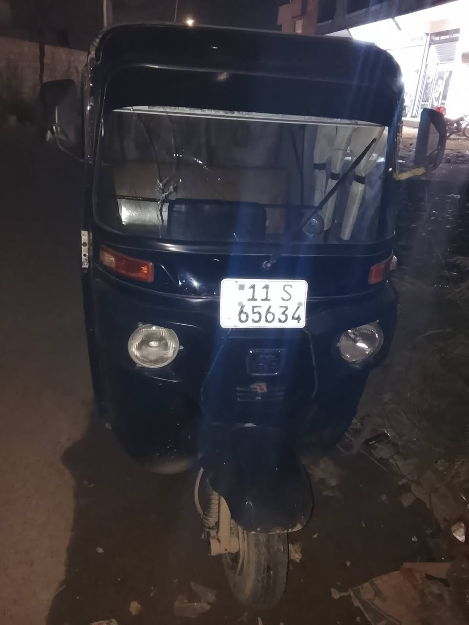 تكتك موديل 19 مرقمه  رقنم بغداد مكينه مجفته بيها ملاحضات بسيطه بخات صبغ الكاعيه الماميه    + لايت رماش جديد هورن جديد بلكات جديده واير بلكات جديده صفاحيه ام البرده جددديده مكينه خير من الله مابيها تنقيص 
ملاحضه: صاحبها ميت عنده وكاله ب اسم مرته تتحويل فقط وكاله ب اسمك
السعر 5ملاين وبيها مجال بسيط
مكانه شفته قرب قاعه بيانو  الاتواصل عبر الاوتساب***********
