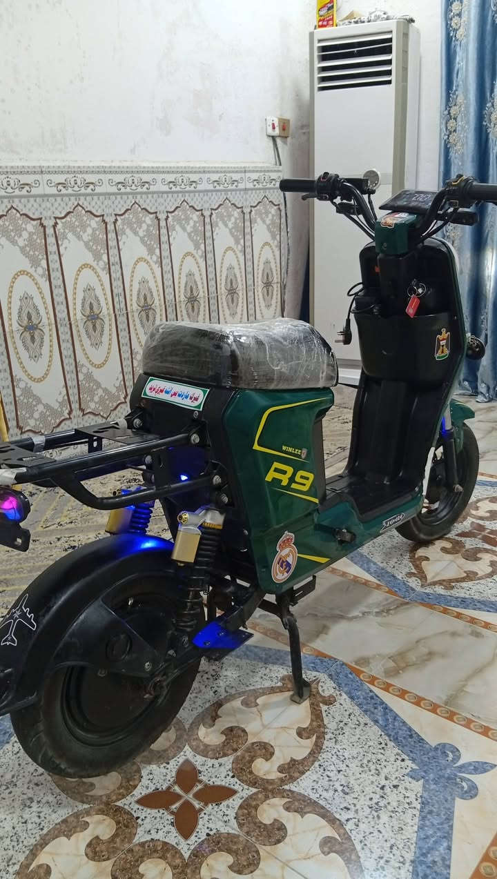 سلام عليكم دراجة البيع R9دراجه جاهزه وجديده الدراجه موديل 2025بطاريات جدد 32كلشي شغال جاهزه ما عوزهه شي ***********العنوان البصره القبله الابعتالاف يم طب العدلي السعر 325
