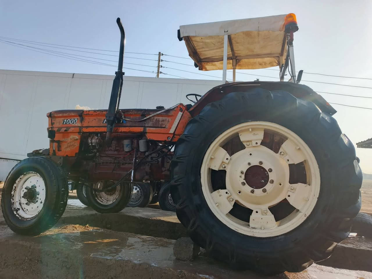 سلام عليكم فيات 1000 رقم وسنويه محرك 1180محرك بي بخار ما بي تنقيس  ودكاكه تبن وعربانه للبيع السعر20مليون وبي مجال ***********()***********
