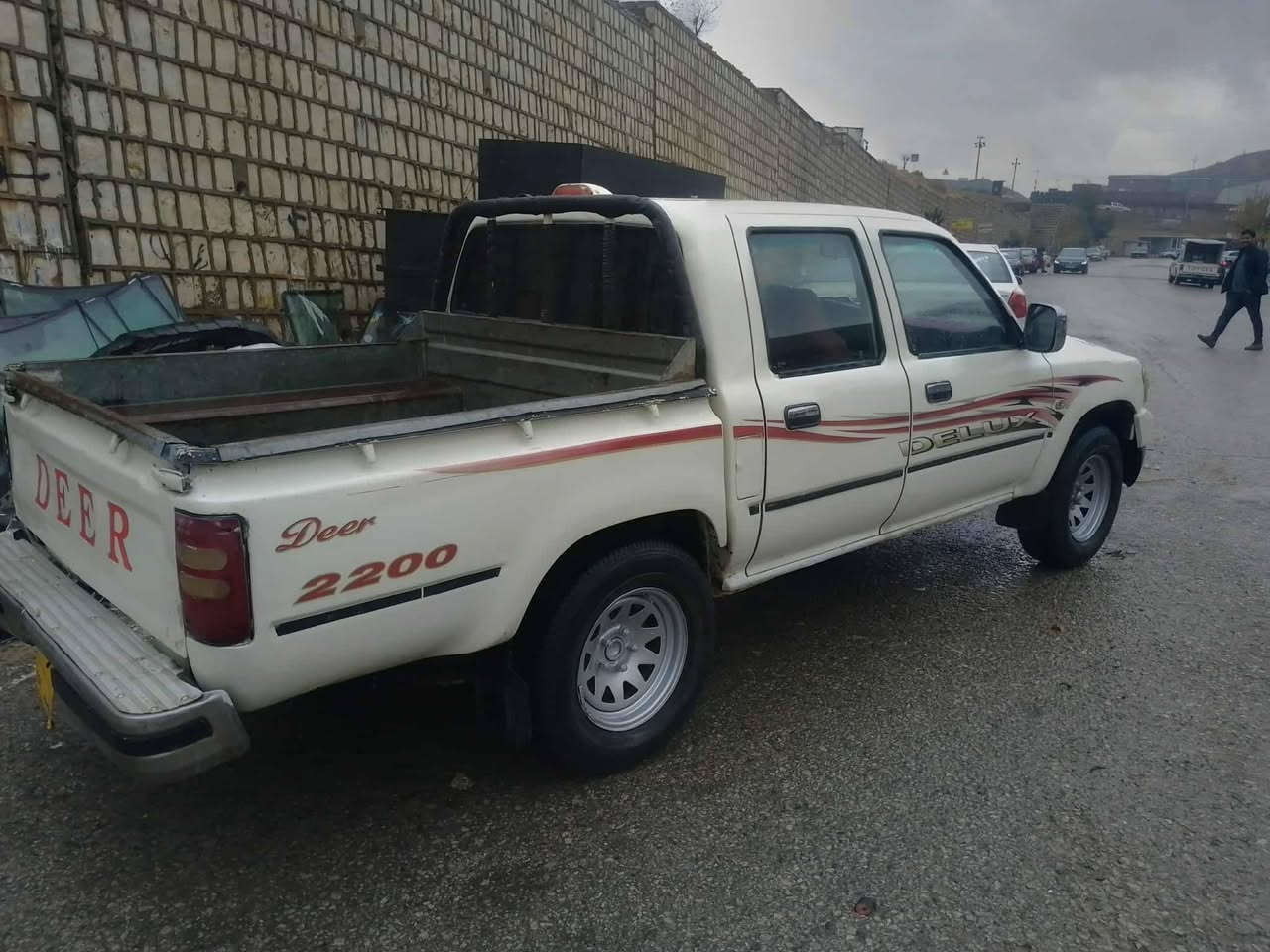 پیکاب دێر 2006
مەنەفێست فسفۆڕ بەشەرت
گێڕومەکینەو ئەکسل بەشەرتە
توندوو تۆلی بەشەرتە 
یەک چاملەخی سبۆخە بێ داخیلی 
کارەبایەتی هەموی بەشەرتە 
یەک دینارمەسرەفی نیە 
شوێن سۆران 
نرخ $ 35
 کەمێک مەجال
***********
