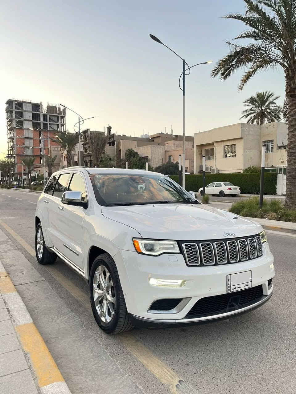 جيب 2019
سومت
جيب گراند شيروكي (Summit)
محرك 8 سلندر 5700
گير أوتوماتيك 8 سرعات
لون ابيض صدفي
داخلية جلد مشمشي
مقاعد جلد تدفئة + تبريد
المقاعد الامامية كهرباء مع خزن ميموري
• سقف بانوراما كامل
 تشغيل بصمة ودخول ذكي
• ستيرن كهرباء مع تدفئة و تحكمات كامله
ث تكييف أوتوماتيك منفصل قطعتين
• حساسات 360 درجه و كامرة
رادار امامي تفاعلي كروز
رادار خلفي توقف تلقائي
مري جانبي قلاب + شفط و كهرباء مع نقط عمياء
• تعتيم 3 مرايات الجوانب والوسط
شاشة كبيرة نفخ 8.4 إنچ

 نظام صوت 19 سماعة Harman Kardon
جنطة كهرباء
شفتات ستيرن

 اوتو بارك اصطفاف ذاتي

رقم بغداد مرتب باسمي شرط التحويل
 ممشى السيارة 89,000 ميل

وارد امريكي حادثها جاملغ امامي عكس السائق وبنيد مبدل SRT ومصبوغ وصار بيها هنا صبغ اسفل الباب شي بسيط وانصبغ على گدها وسونارها موجود بالصور
نقص الفور ويل والجكات غير هذا اي نقص مابيها
السيارة استخدام شخصي  مسويلها ادامة كاملة جاهزة من كل النواحي 
بغداد حي القادسية 
السعر رقم  1رد تلقا ئي
للتواصل: (***********)
