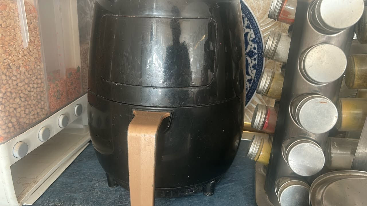 السلام عليكم ذني الأغراض للبيع بحاله جيده كلهن
الايرفراير ب 50
الثلاجة ب 500
الغسالة ب 100
السبلت ب 700
وبيهن مجال للشراي شي اكيد وللعلم كلهن نظيفات ومابيهن اي عطل او اي شي بس الغسالة مالتها القبق الفوك الي يغطي كسروه العمال بس هي تشتغل وزينه وبحالة جيده 
للتواصل ***********
واتساااب فقط
