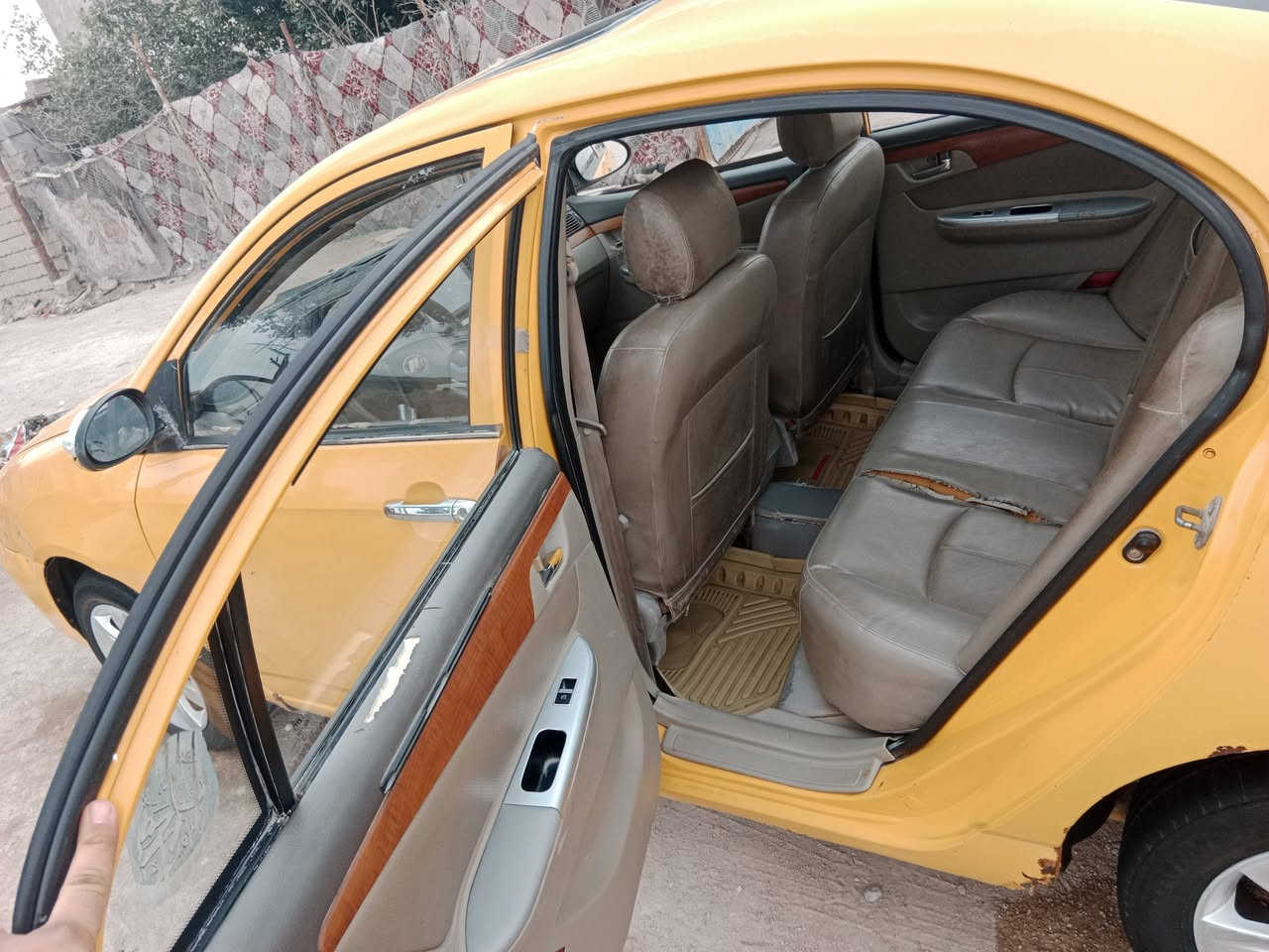 سلام عليكم اليفان 620 موديل 2013 كير محرك جدد تبريد تتفيه شرط تايرات مضاف بدي نضيف لا ضربه ولا صبق بي خياسات كلش بسيطه تحويل ثاني يوم وكاله عامه ام الباركود بسمي دواخله كلش نضيفه شاشه مضخم صوت كلشي شقال بيهه سعر سنويه منتهيه من 2018 هيءه وكرامات عل مشتري  سعر 27 وبيه مجال قليل كلش سياره جاهزه شقل وطلع وين ما يعجبك عنواني البصره الزبير رقمي *********** متواجد وتساب تصال
