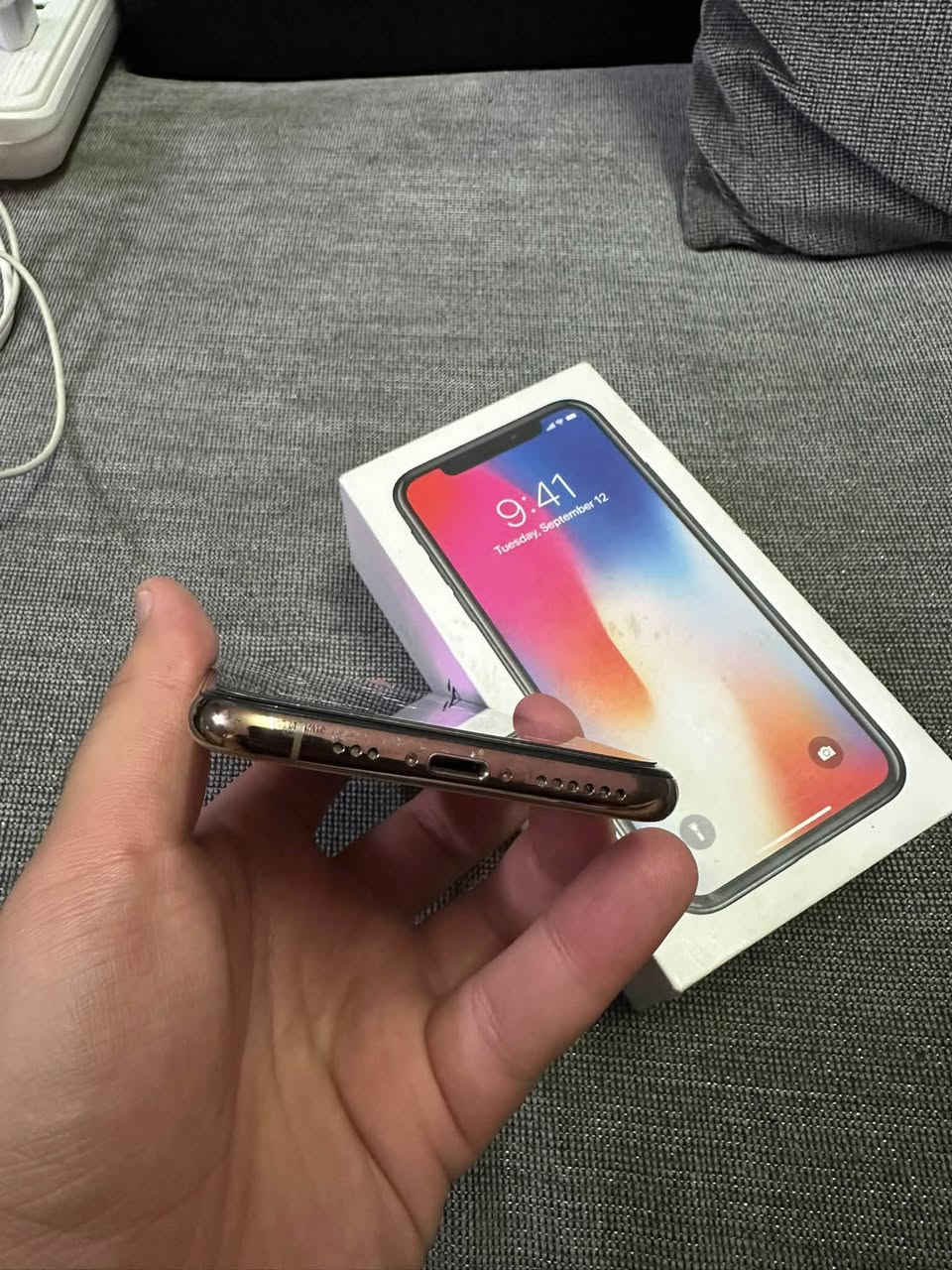 ايفون Xs للبيع جهاز ما مفتوح ع وضع شركه شرط ضمان 
ذاكره : 256 
بطاريه : 78 بلادي 
لون : ذهبي 
كارتون شاحنه بلادي كامل وياها جهاز نظافه 100% ماكو مثله بلسوك السعر 260 الف بيها مجال قليل للشراي 
رقم موبايل ***********
