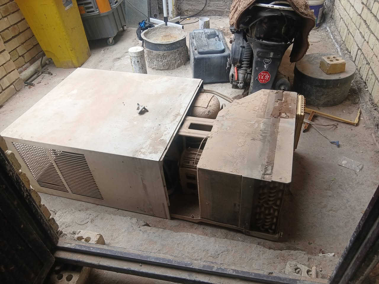 مكيف جنيرال طنبن البيع سعر ٢٥٠ بغداد حي نصر قرب المعارض ***********
