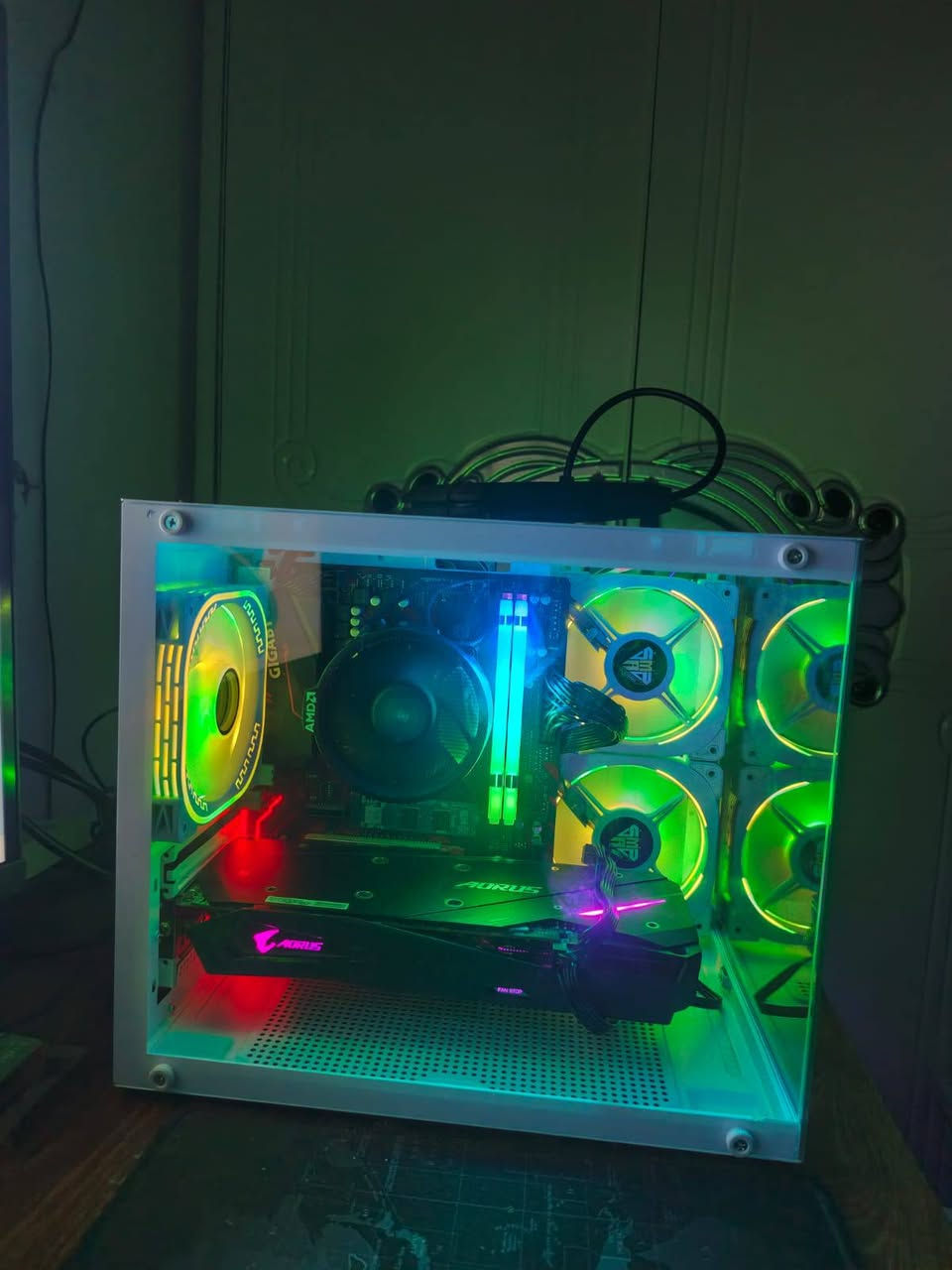 Cpu R5 5500+fan stock 
Mb gigabyte b450m gaming 
Ram mass 2x8 16gb 3600hz rgp 
Gpu gtx 1660 ti 3fan aorus
M.2 256 mass+hdd 500gb
Pawer splay msi 600w
Case mine +3fan argp +هاب وريمونت
الكيس ابيض  مني حجم صغير ومرتب 

وياها شاشه حجم ٢٤
٦٠ هرتز تنكسر لل٧٥
 ماوس وكيبورد سبيكرات قطعه واي فاي  
٦٥٠ الف 
متوفر توصيل مكاني بغداد


**إذا كنت صاحب هذا الإعلان وتريد حذفه لأي سبب، رجاءا أرسل رسالة إلى الدعم الفني**