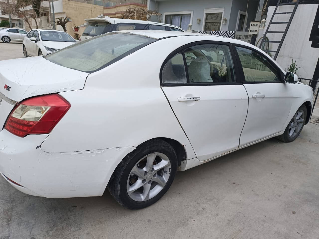 سەرەتا بەناوی خوایگەورە
جیلی ئێمگراندی ٧
مۆدێل ٢٠١۳
ڕەقەم جنوب 
سەنەوی سەوز 
 ئەوەلیاتو حاسیبەی بەشەرت 
 گێرو مەکینەی گۆراوە بۆ. مەکینە١٦کرۆلا 
 گێڕوو مەکینەو. ئەوەلیاتو حاسیبەت بەشەرت ئەدەمێ. پارەی کەسی تیا نەبێت. لایتەکانی پێشەوەی لۆکە تازە گۆڕاوە ..چوارتایەیی زۆر باشی لەژێردایە 

سەیارەکە سنوقی داعمە ناوی گرتوە
 پێشی کەپسە 
سەیارەکە عام بۆ یاخە ..بەڕێزان سەیارەکە ۱۰۰ دۆلارێک مەسروفی تێدایە 
نرخی 30گەڵا گۆڕینەوەش دەکەین بە سەیارەی تۆماتیک ..تکایە موشتەری نیت ماڵی خەڵک سووک مەکە لەگەڵ ڕێزدا

***********
