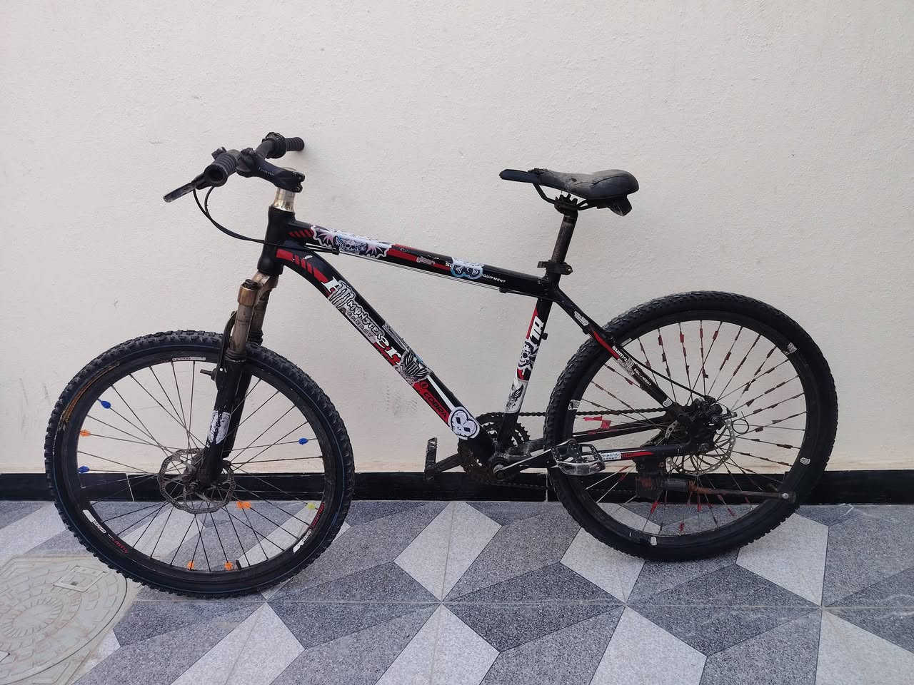 السلام عليكم بيسكل كنت حجم 26 للبيع
السعر 60 ألف
المكان المعلمين حي الرئاسة 
رقم ***********
