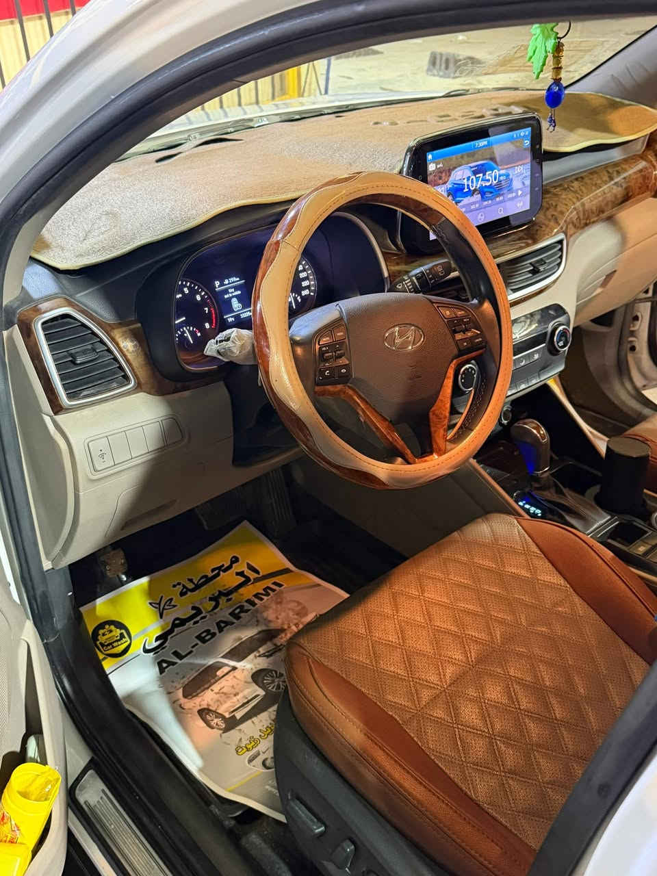 سلام عليكم
توسان 2020 خليجي فول مواصفات عدا البانروما  السيارة جديدة للاخير تخم تاير حدادية كير مكينة مكفول السياره مكفوله  بس بيه اقل من ربع دعاميه مصبوغةوبيه رصعات بالقمارة3تقريبا عل وضع الشركه تراي زيرو برغي مامفتوح بيه شرط ماشيه33الف رقم بابل جديد موجده سياره بالحله ***********رايده ب210بيه مجال 
المواصفات:- 
بصمة
هند بريك بل رجل
كشنات جلد لونين
كشنات ٢ كهرباء 
شاحن واير ليس
قطعتين تبريد 
مري شفط 
انارة ترحيب
ثلاث انضمة قيادة ( ايكو . نورمال . سبورت ) 
شاشة كبيرة 
اشاير بالمري 
حساس خلفي 
كامرة خلفية 
كامرة امامية 
إشارة لكزز 
برده بلجنطه
فول تحكم ستيرن
لايت 5عدسات
