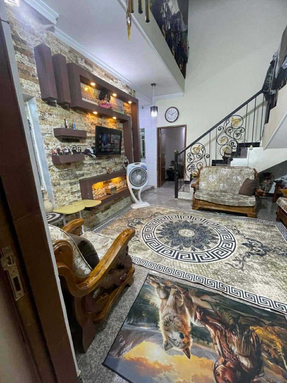 السلام عليكم
دار للبيع كلاسك🏠

المساحة ١٥٠ الواجهة ٧.٥ نزال٢

الطابق الاول صالة،مطبخ حار وبارد,هول داخلي، غرفة نوم ، صحيات، منور عدد ٢

الطابق الثاني يحتوي على3غرف نوم وصحيا

الموقع حي الجهاد ديوان المخابرات قريب جدا على الشارع 60 
للتواصل والاستفسار ***********
***********
ادراه مكتب عالم العقارات
أو زورو موقعنا الكائن حي الجهاد شارع 60 مجاور مدرسه طيور الجنة
