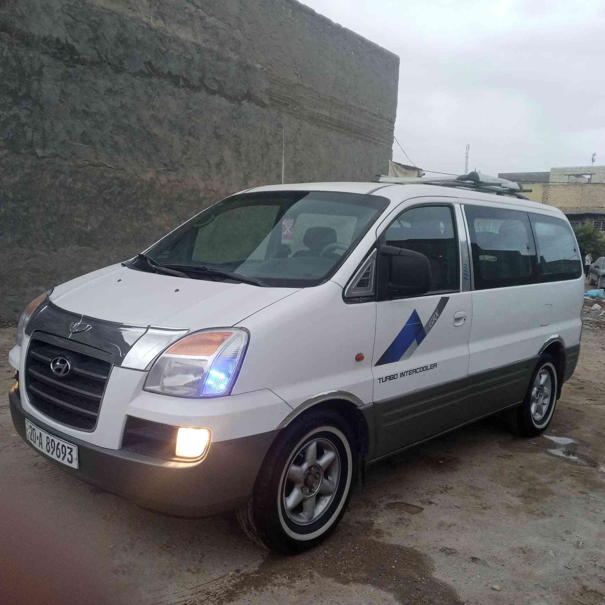 ستاركس موديل 2000محدثه 2007رقم انكليزي تحويل ثاني يوم مكفوله من الضربه والصبغ ما عده جاملغ مرشوش للجماليه بدون قطره معجون مكينه وكير مفتوح جاهزه تخم تاير حداديه جديد كهربائيات كله شغاله وجاهزه السعر 75وبيه مجال اني مكلف بالنشر اتصال ‏‪***********‬‏رقم صاحب السياره
