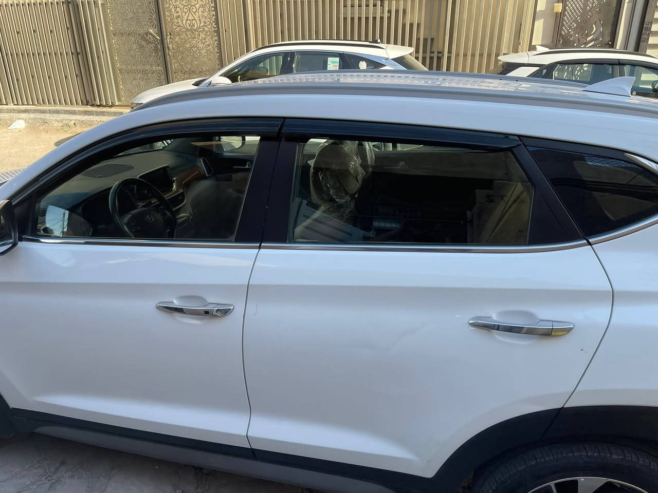 يالله السلام عليكم شباب لحد يكسر بسعر الي ميفيدة الموضوع يعبرة وشكرا الكم اخوتي التفاصيل والسعر موضح كامل 

سبب البيع محتاج فلوسها لا اكثر ولا اقل صارلها ٦ اسهر عندي اقصم بالله بس فيتبم بدلت ودهن او مي امانه الله ايشي مابدل بيها خير من الله وكرفتها زينه 

توسان خليجي  2020

فول بس بدون فتحه مكينه 2000

كير +مكينه + صدر +تبريد نضافه ١٠٠/١٠٠

السيارة كلين بدون ضربه بيه طخه بصيطه مثل ما اموضوح بسونار ايشي غير السونار مابيها السيارة مالتي تحويل ثاني يوم

السعر ١٩٠ ورقه 

مكاني بغداد سيديه *********** 

بيها مجال واني خدام الكم ❤️🌹
