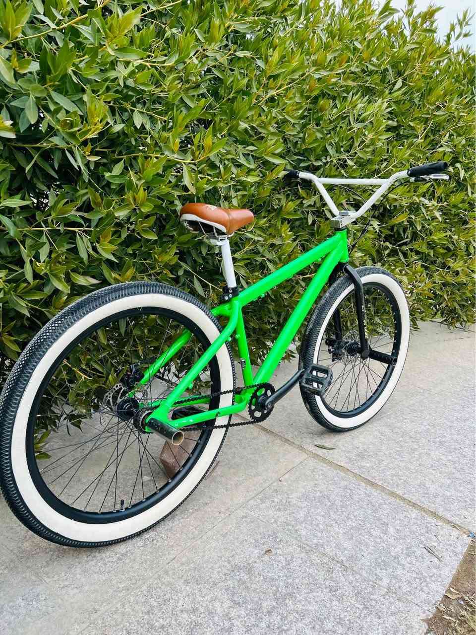السلام عليكم💚
للبيع بايسكل BMX حجم 27.5 جديد 
مكينه امامي وخلفي سنكل كلش خفيف بلمشي 
بريكات دسك المعدن المنيوم بلكامل 
مساعدات امامي خلفي للحركات 
بطيخات بولبرن خفيف بلمشي 
كامل مكمل اي نقص مابيه السعر175 الف
مكاني بغداد حي الجوادين 
للاستفسار واتساب /*********** بغداد, العراق
