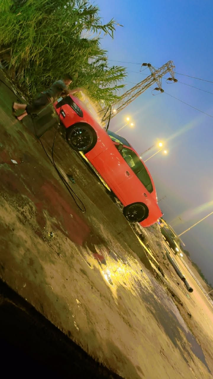 تشارجر sxt  بلص معروفه مواصفاتها 
2018 لون مميز صورة الحادث مرفقه 
كفاله من دواخل وشواصي وايرباكات كفاله فقط بارد باب السائق 
السعر 225 بيها شي بسيط حق التقدير فقط / ***********
