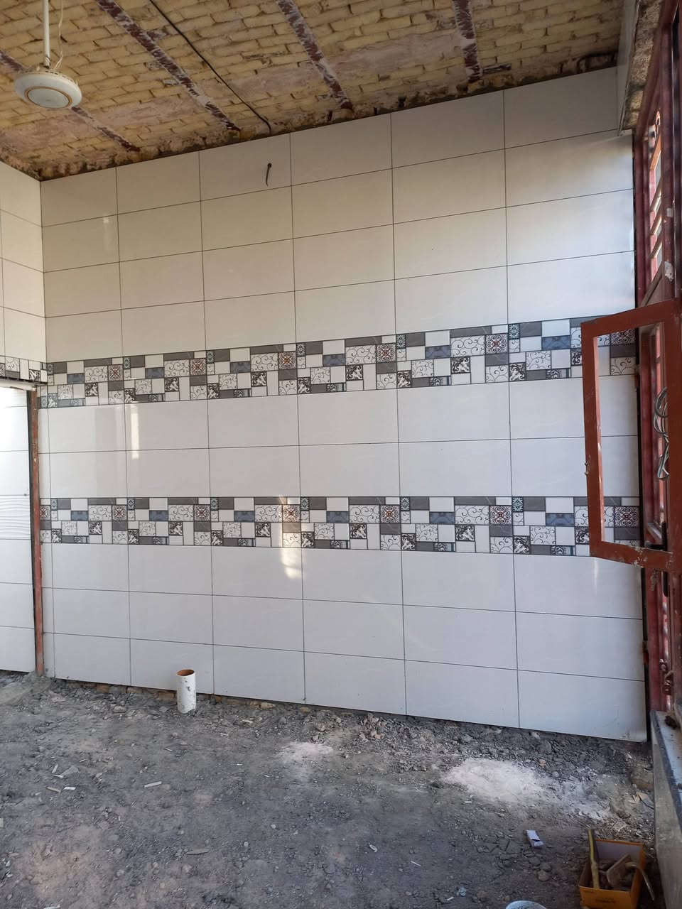 خلفه لبخ وبياض والواح بورسلين ومرمر وگرانيت  وسيراميك ارظي وجداري ودرج فر وعدل  اشتغل بالسمنت وماده اشتغل بأليزر وصلايب والتزام بل عمل متفرق حاليأ مراسله اواتصال ***********
