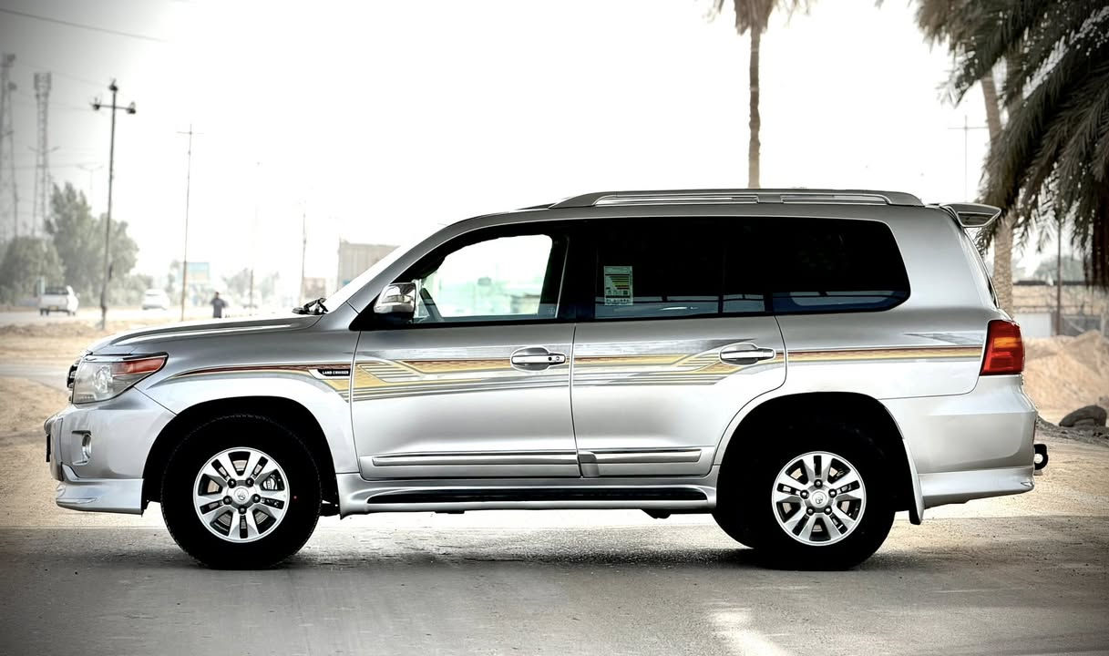 سلام عليكم لاندكروز 2008  رقم بغداد ب اسمي سياره جديده سونار مرفق  تخم تاير حداديه باتري جاهزه من كلشي مكاني بابل ***********
