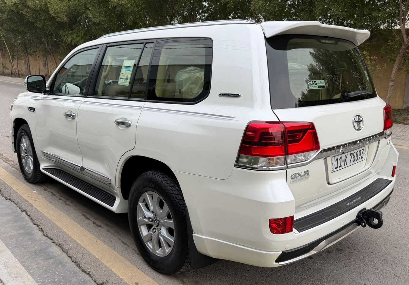 لاندكروز 2017 مكفوله من صبغ والتبديل سياره جديده تخم تاير جديد جوها كير محرك مكفولات بصمه جلد فتحه فووول موصفات كشن 3 حركات فول 
بيه مكانين بارد ازغار كلش ..
محرك 6 سلندر ....
عنوان سياره بغداد الاعضميه 
السعر ...450... قفل 
0771 566 7645
