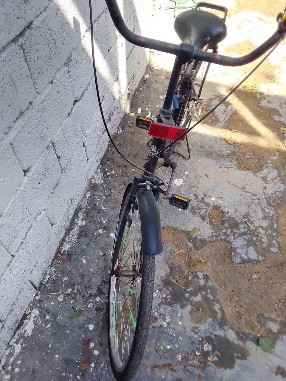 بسكل نضيف جداا وتايرات جددتعال وشوف بعينك بس بي بنجر بل تيرو ه لان ماكو بسكلجي يمي عيني سعر ١٢٥وبي مجال عنواني مقابل كراج البياع ***********
