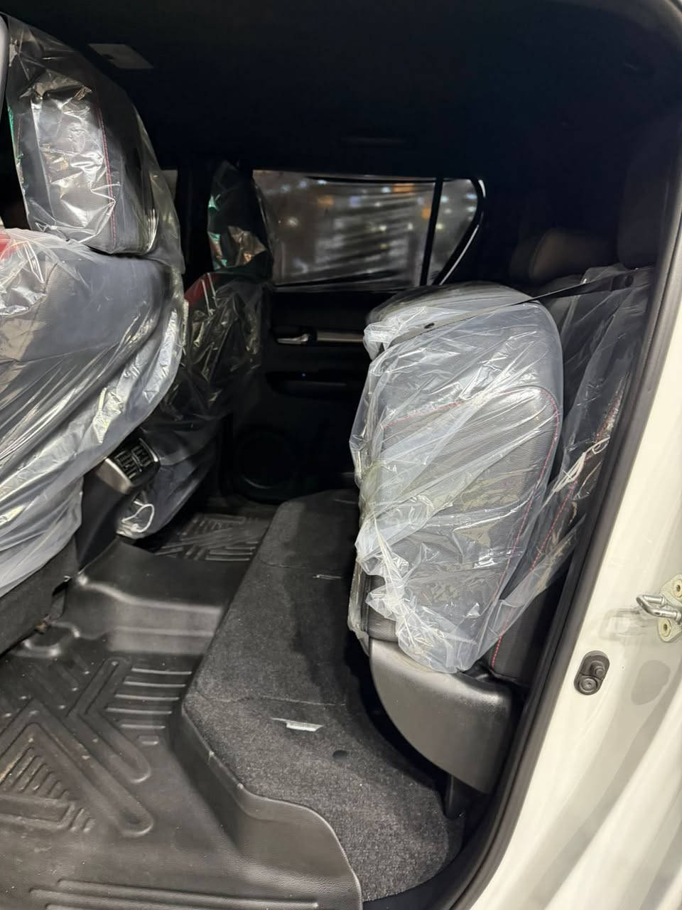 سلام عليكم 
سياره بيكم تويوتا هايلوكس GR 
موديل 2023
فول مواصفات 5 كامرات 
مري شفط كشنات جلد كشنات كهرباء
شاشه تحكم ستيرن حساسات أمامي و خلفي 6 سلندر 2 قطع تبريد 
رقم شمالي ماشية 60
مكان السيارة بغداد البلديات 
رقم ***********
السعر 380 وبيه مجال 
بيه بنيد نصه صبغ باقي كفاله
