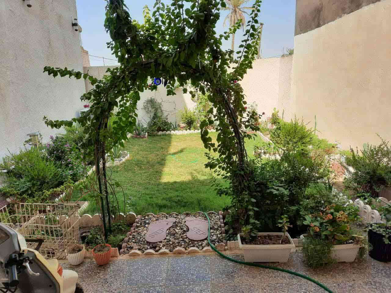 يالله اللهم صل على محمد وال محمد 
بيت بناء حديث طابو زراعي  مداور بالطابو مساحه الكلية 240 متر
مساحة البناء 140م 
طابقين 4 نوم
مجاري كامله
موقعه كربلاء طويريج الحولي قرب معرض أمير زايد 
يبعد. عن شارع العام ١٠٠ متر
سعره 150 مع المجال
للاستفسار اكثر الاتصال 
***********
***********
