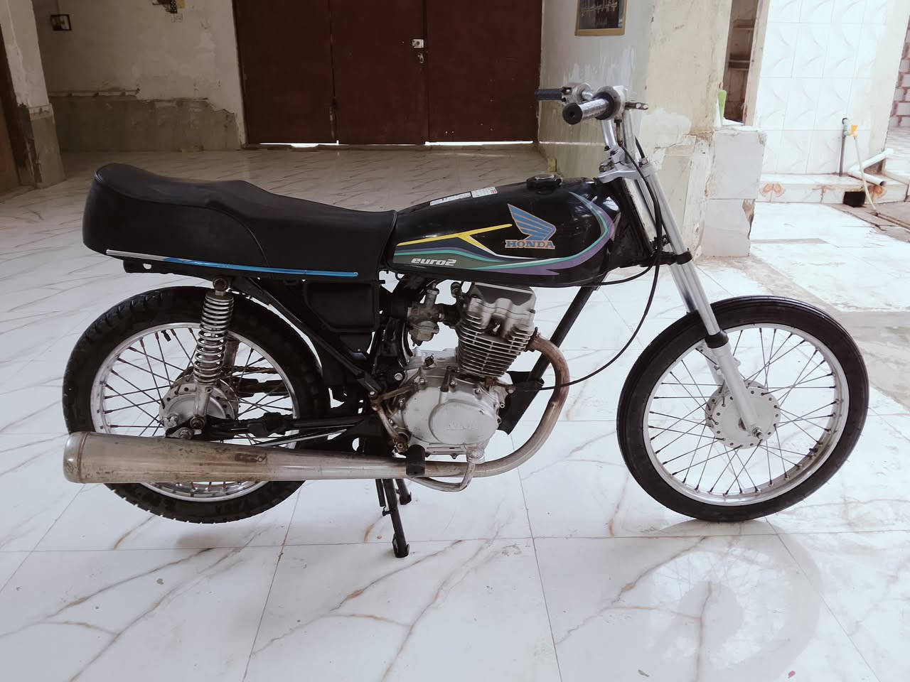 سلام عليكم
دراجه للبيع شاصي ارشا 

مكينه نامه دراجه جاهزه 

لسعر ٣٧٥ وبيه مجال قليل 

مكان سوك شيوخ ناحيه الطار 

رقم ‏‪0784 275 7723‬‏
