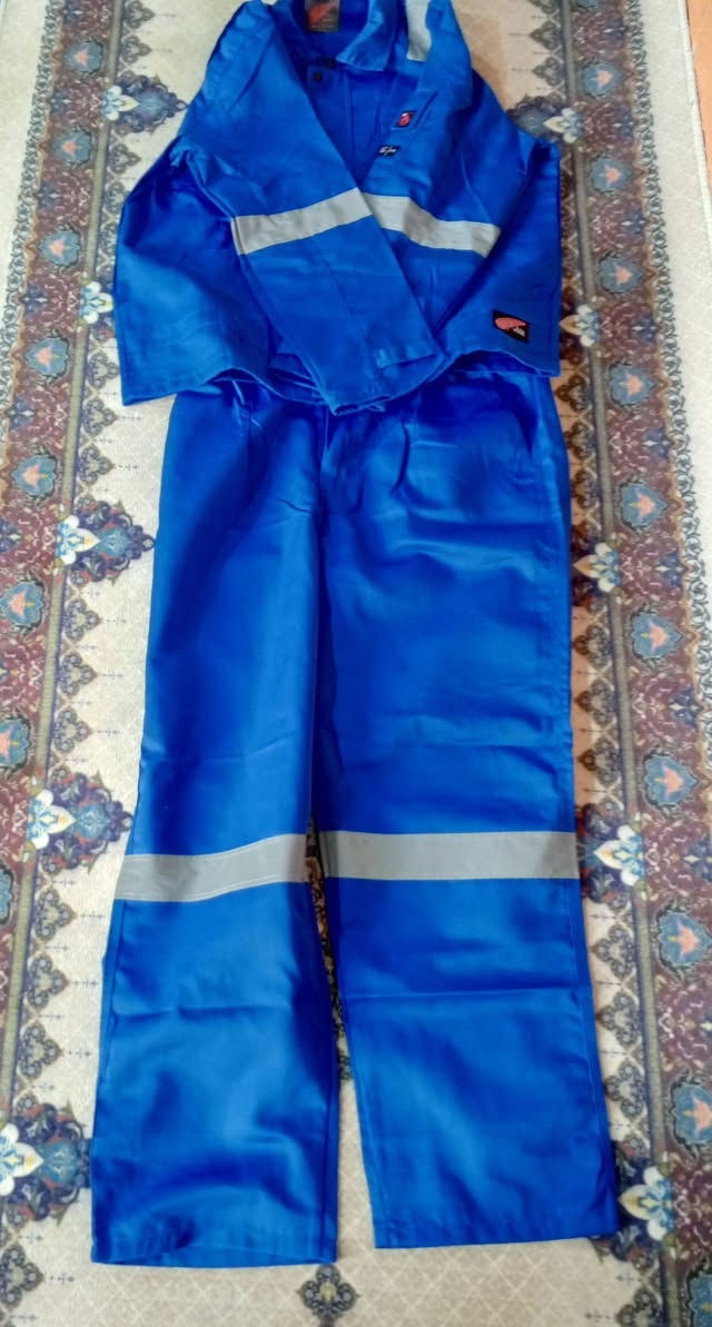 بدلات عمل للبيع قياس XL
الاتصال:‏‪***********‬‏
