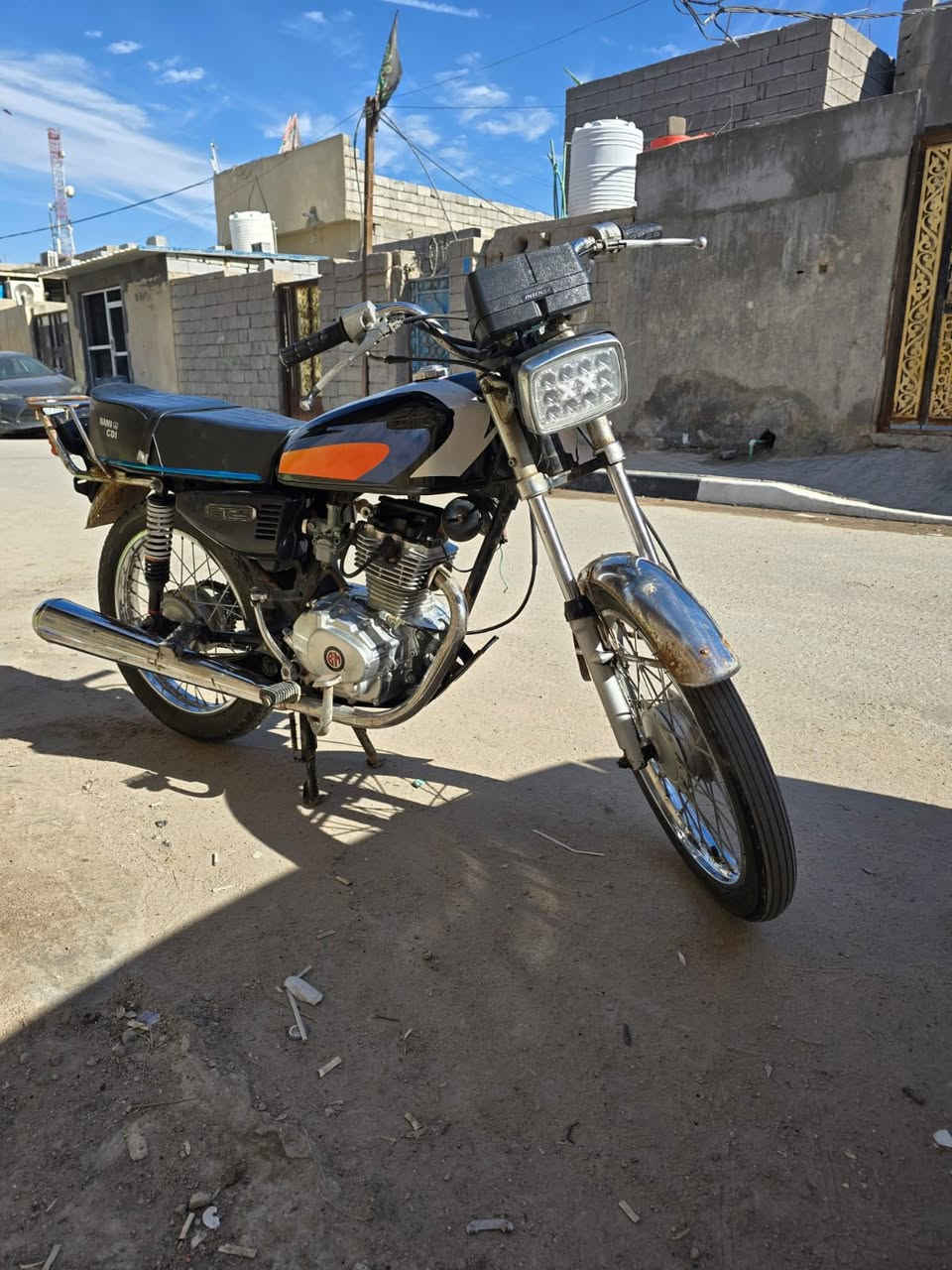 السلام عليكم نامه محرك جديد 3 اشهر صارلي من خليتة محرك سيجي نامه  الدراجة نضيفة و شلعة تخبل ما بيهة نقص رقم الاسود القديم سنوية سعرها 900 بيهة مجال للشراي ***********
