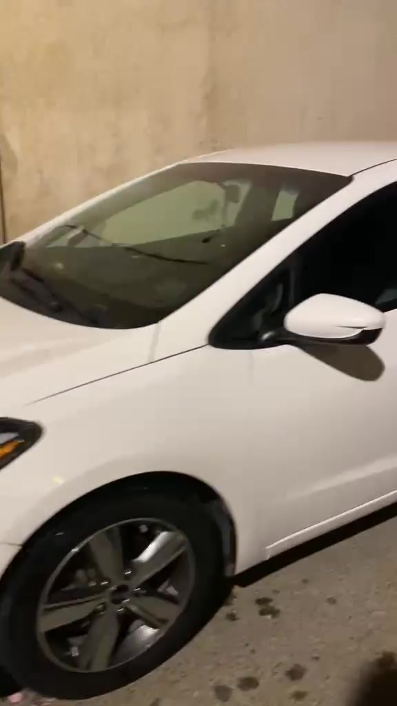 سلام عليكم فورتي 2018 رقم بصرة الجديد   وارد امريكي حادثهة الي بامريكا جاملغ وبنيد وهنا بلعراق نضربت عدي بابين سمكرتهن وصبغ شغل درجة اولى بلاد صفاح السيارة موس ونصبتهة توني مبولشهة  تخبل نص فول السيارة 
ماشيه 40 الف فقط 
المواصفات 
1-سويج 
2-كامره خلفي
3-حساس خلفي
4-شاشه چبيره
5-مكينه 2000 دوش
وباقي المواصفات معروفة
السيارة تبريدهة ثلج للاستفسار الرقم ***********
