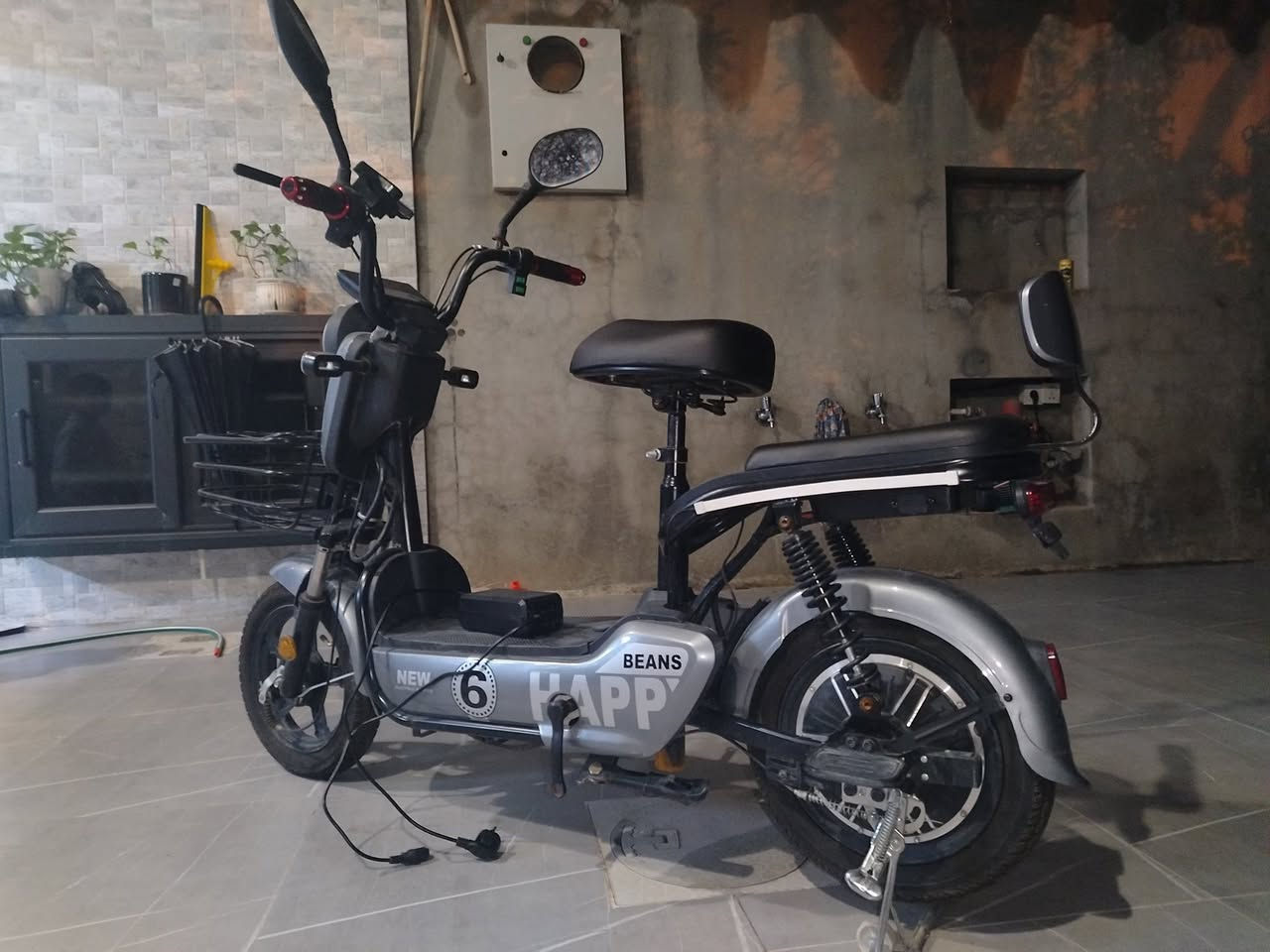 سلام عليكم،دراجة شحن للبيع موديل 2026 غراضها موجودة شاحنة و2 بصمة،بطارية 4 خلية،خليتين ما يشتغلن ابيعها على صگاطها،سعر قيم واخذ،،***********
