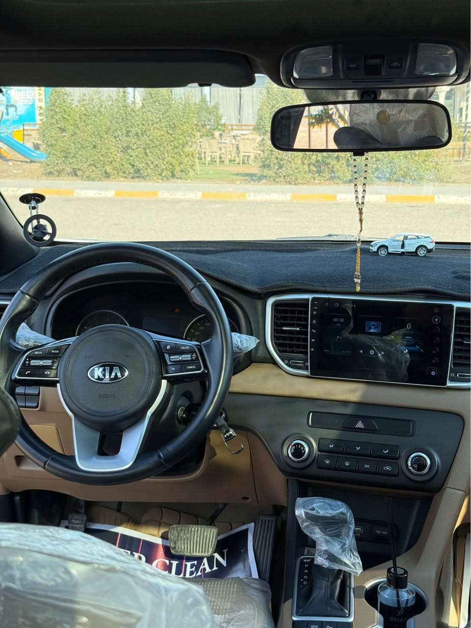 بسم الله الرحمن الرحيم 

كيا سبورتج 2019 شكل 20 خليجي كفالة عامة شرط ، بيها شخوط وكارت بالدعاية فقط بسيط جدا .گير ومحرك ع حاله الوكالة حته نوع الدهن من وكالة MOTUL IRAQ وكل الوصولات موجوده فول نظافة ولله 

عنوان السيارة في محافظة الديوانية  
رقم صاحب السيارة:.*********** متواجد واتساب
ماشي:.92,000km حقيقي 🛎️
محرك:.2000 دوش

فول مواصفات ما عدا بصمة 
مواصفات:.

بانوراما 
ليد أمامي و خلفي 
حساس أمامي و خلفي 
داخل بيجي 
ويل كروم 
تبريد قطعتين 
بلاجكتور 
تحكم و تعديل سرعة 
درايف مود 
 .3 مانضمة قيادة  
حدادية واطارت جديدة 🛞
تحويل وكالة نفس اليوم 
رقم بغداد جديد 
السعر 206 بيه مجال بسيط ديوانية, القادسية
