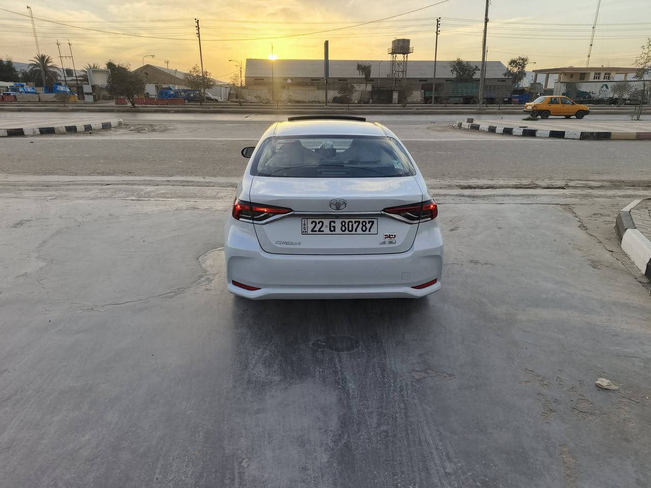 السلام عليكم
كورلا موديل 23 وكالة البعاج 
 فول مواصفات 
ماشيه 33 
كفاله من الصبغ فقط بارد بيه
السعر 180 وبيه مجال 
***********
