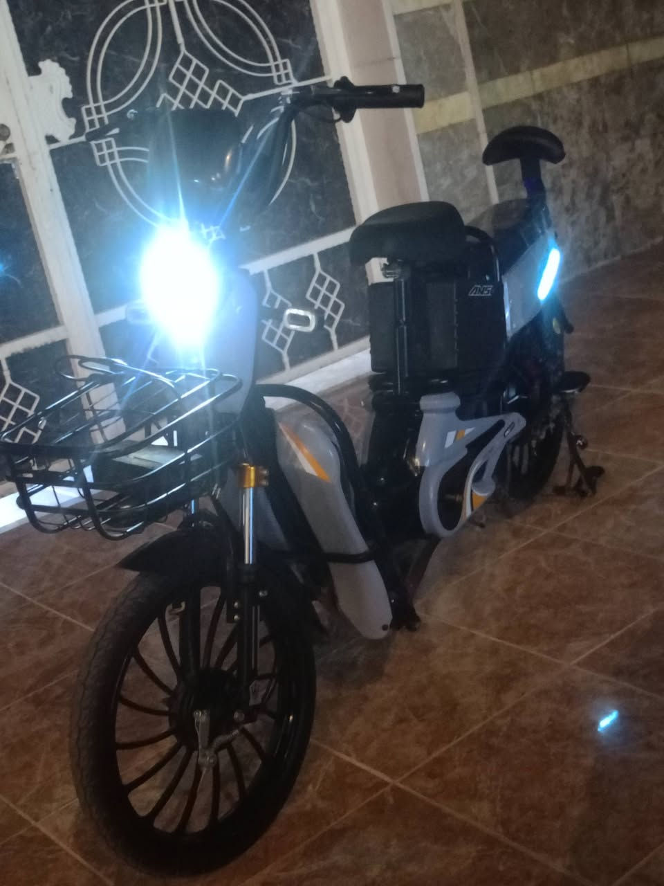 ماطور شحن حجم 20 اخو الجديد نظيف جدا جدا السرعه 99بطاريات كبار كلشي بشرط على فحص كامل مكان اربيل هفلان سعر 350الف ومجال 
*********** وتس
