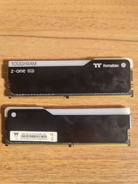 غراض حاسبة للبيع رامات 8x2  3200 Thermaltake واحد من الرامات ال rgb ما...