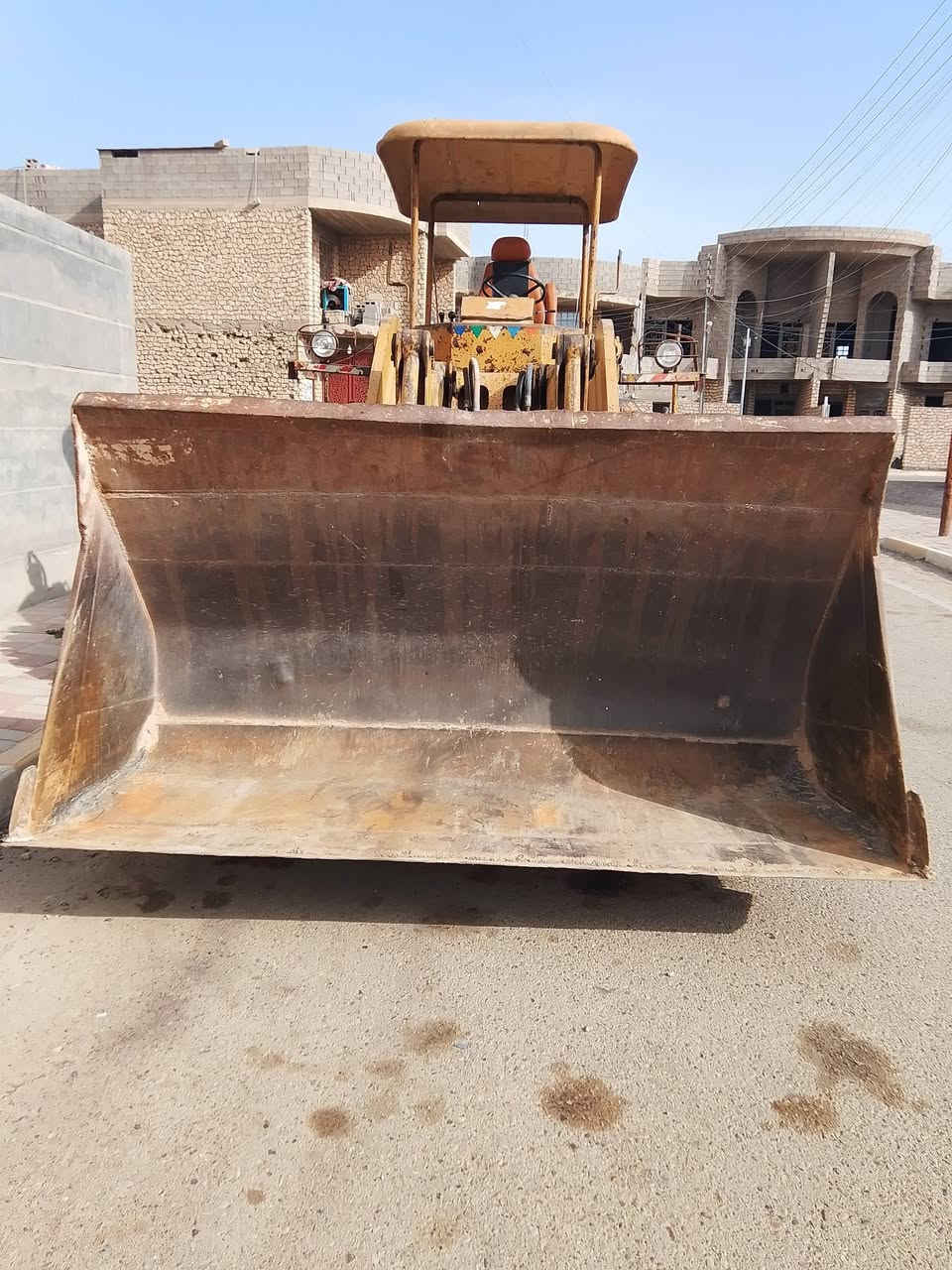 شفل عادي محرك بي موديل 82 رقم بصرة الماني مكان الشفل رمادي الاتصال ***********
