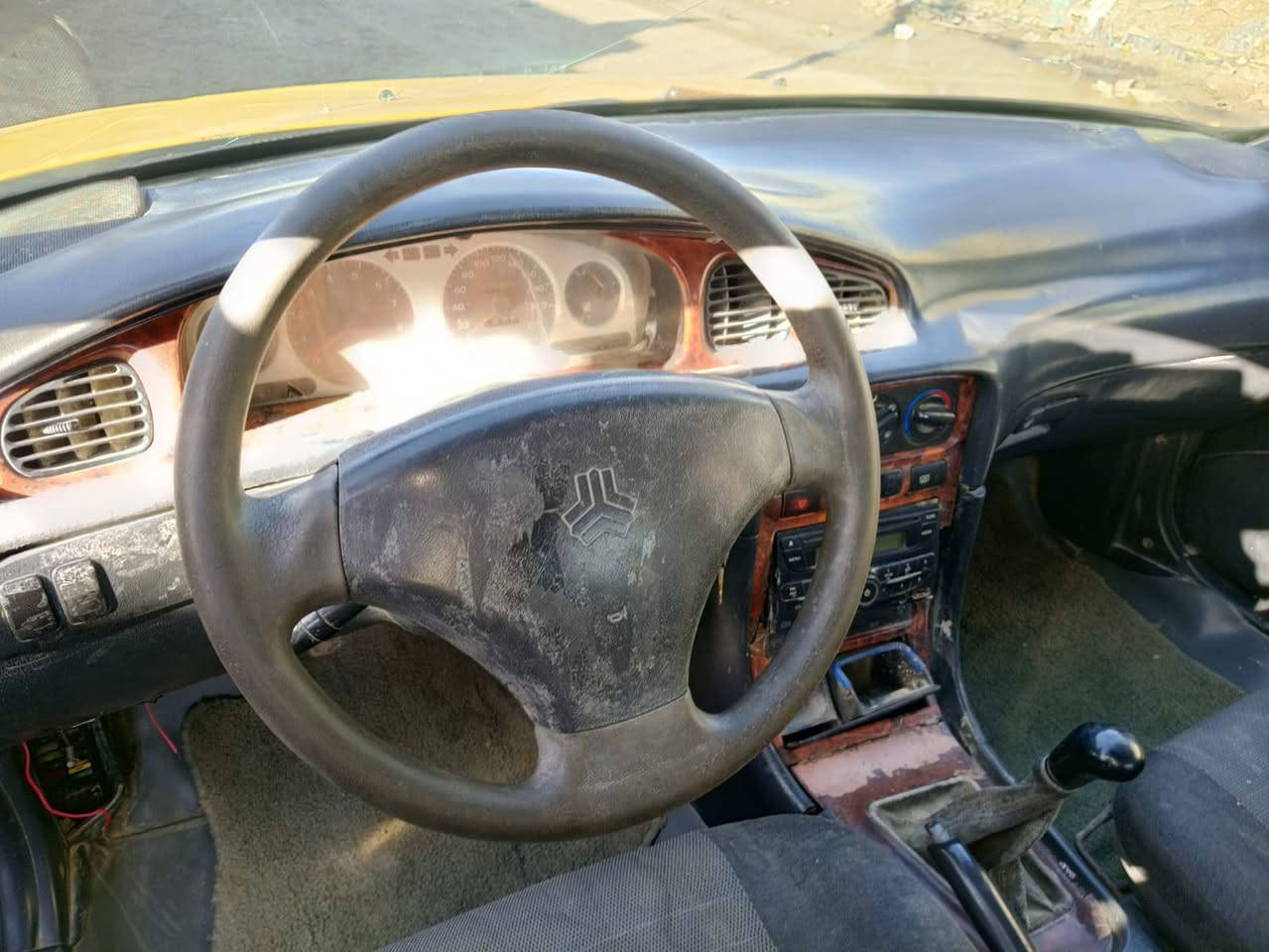 سلام عليكم سياره البيع سوناته هونداي سياره مكينه وكير خير من الله سياره بلاديه تخم  تاير جدد وياله جدد موديل 2000 سياره عليه غرمات ماعرف اشكد تعهدلك بس بوكاله عامه  شرط مكينه كير عادي ومكينته بيه دخان تحمه تكطع  مكاني ناصريه شطره وهاذه رقمي ***********السعر ب 15وبيه مجال وترهم مراوس حسب القناعه
