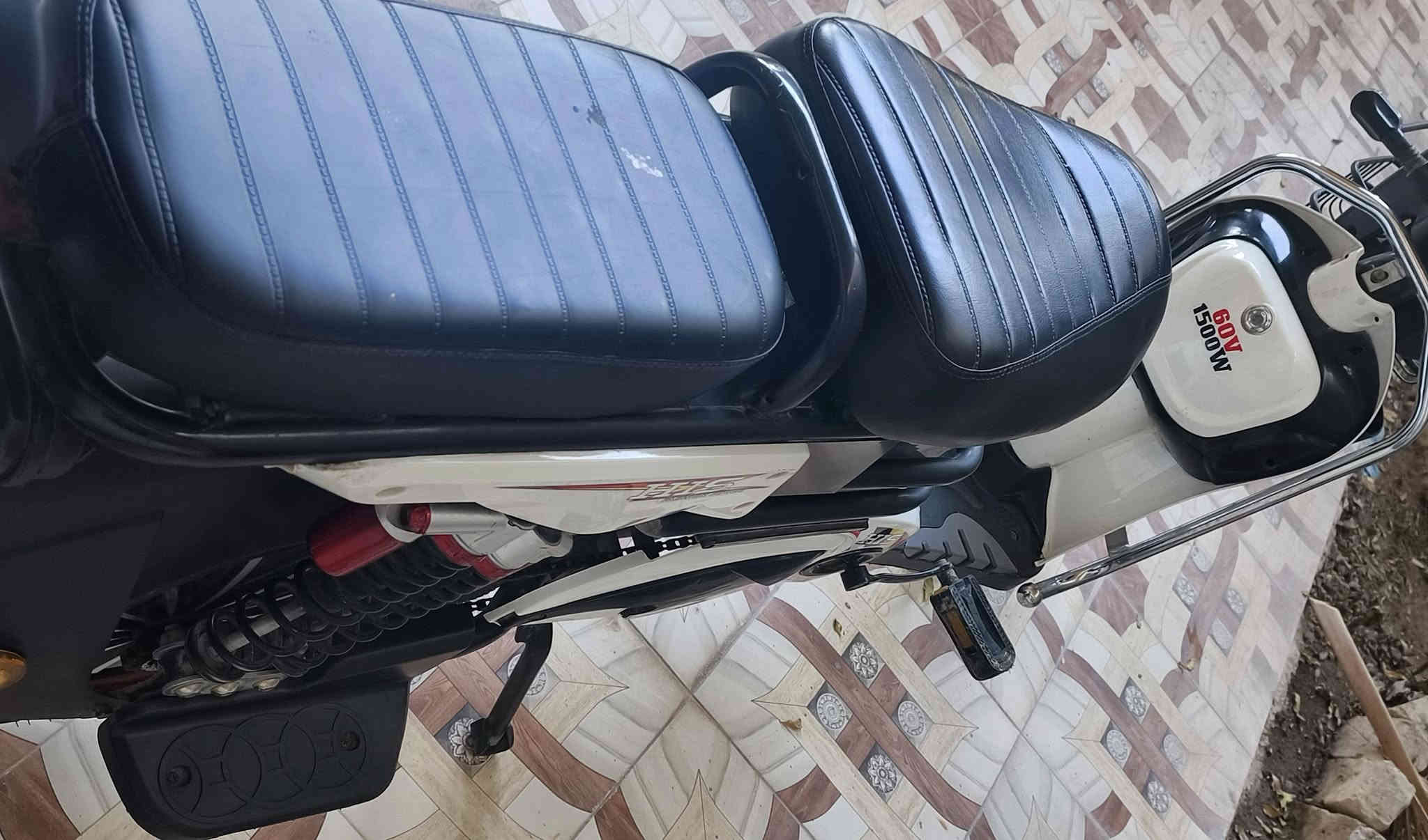 السلام عليكم دراجة شحن للبيع موديل 2025 جديدة وبسعر مناسب جدا المواصفات أربع سرع قاعدة موبايل كشن كبير ومغلف وخمس بطاريات شرط عال فحص مع كلاص ونشرات جانبية وداخلية مع سلة أمامية دبل اشارة كهربائيات كلهة جديدة وشغالة وجديدة مع نضامين تشغيل سويج وبصمة عن بعد تجي ويا مع ملف 1500 وفولطية 60 وجكمجة السعر قفل قفل قفل 280 بيع مستعجل مكاني بعقوبة السايدين استفسار ***********
