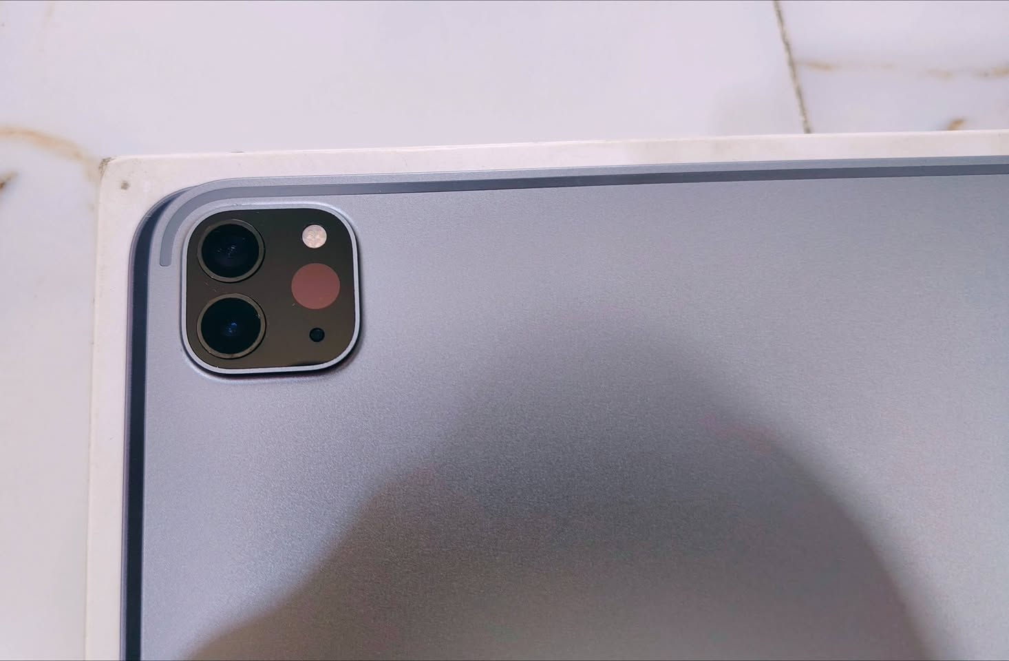 للبيع فقط (بدون مراوس)
آيباد برو 11 إنش - iPad Pro 11
​المعالج: M2 (أداء فائق).
​الذاكرة: 128 جيجابايت.
كله نورمل لامفتوح ولا داخل تصليح🌹
​صحة البطارية: 94%.
​الحالة: الجهاز نظيف جداً وخالٍ من الخدوش، (ملاحظة: توجد ذرات غبار بسيطة في الكاميرا الأمامية).
​الملحقات: كامل بملحقاته (الباكيت، الشاحن الأصلي، الكيبل) + حافظة (كفر) جيلاتين.
​ملاحظة: البيع للجادين فقط، ولا أقبل بالمراوس.
السعر/730
رزقنا ورزقكم على الله، من يعجبه السعر حياكم الله، ومن لا يناسبه السعر فليمر بسلام، ربي يحفظ الجميع.🌹
​للتواصل والاستفسار (واتساب متوفر):
📞 ***********
