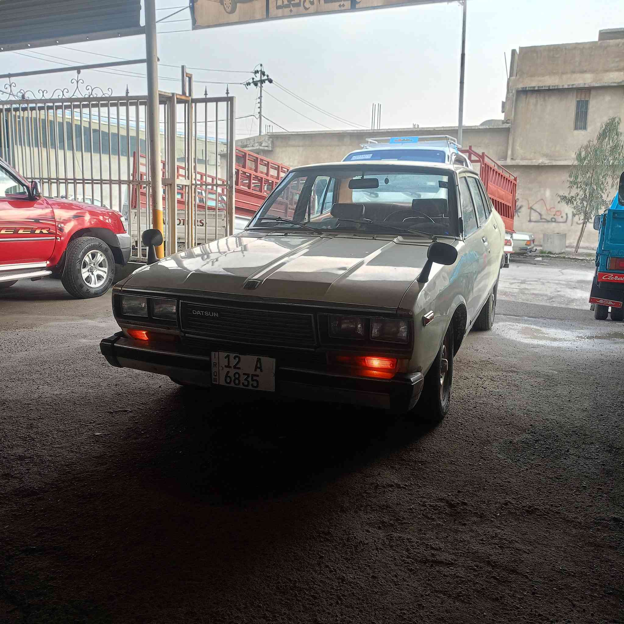 دستن موديل 78 سياره نضيفه
بشكل صبغ حزام بدون ضرر وضع شركه ما بيه شي ما يشتغل تبريد شغل ويرمنيه كامله غفل مركزي صنوك عل رمون يفتح ويغفل سياره مل بيت وضع شركه بصروف عليه محرك اصلي كلاه اصلي دخل جلد جديد مكان سياره الموصل السعر 28 سياره يعوزه بس طخم امامي شويه تعبن اني سياره موكفه كلا بلد دشبول دخل خارج وضع شركه شرط بس حزام صبغ سكف تكم ما بيهن غطره رقم تلفوني ***********
