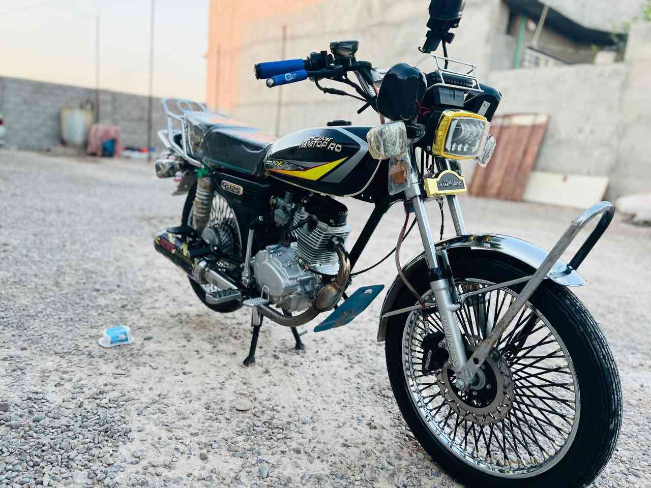 السلام عليكم دراجة نامة للبيع موديل 2025 أربعة كير محرك شرط النضافة اوراق كاملة كهربائيات كاملة فولل مواصفات دراجة نضيفة وما متعوبة رقم الموبايل *********** غير متواجد بل خاص
