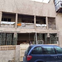 منزل في بغداد في منطقة الاعظمية  بناء 1990   مساحة 102 متر واجهة المنز...