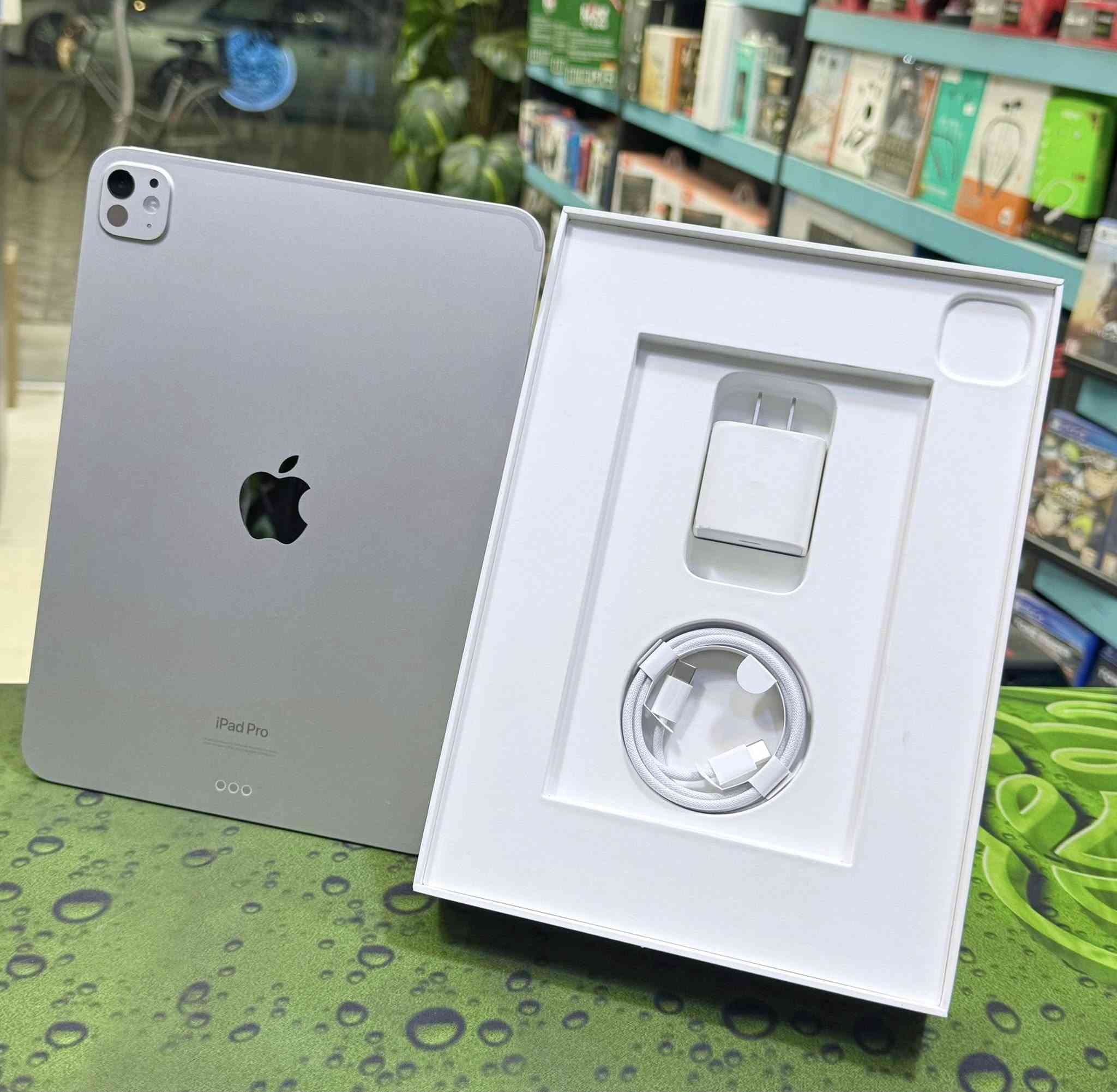 iPad Pro M4 

متوفر حاليا آيباد أبل برووووو  M4 👍👍  جهاز أخو الجديد 

الذاكره 512 GB 🦾🦾 استخدام جدا قليل ملحقات الجهاز 

ممفتوحه كارتونه وملحقات  أصليه مع لاصق شاشه 🖥️🖥️ 

بطاريه 🔋💯💯💯 عدد الشحنات فقط 34 ⚡️⚡️⚡️

👈👈 للطلب والاستفسار مراسلة الصفحة 👉👉
🌞🌞🌞 الشمس للألكترونيات والألعاب  🌞🌞🌞

PS5🔹️PS4🔹️PS3🔹️360🔹️XBOX🔹️PC🔹️
🎮 اجهزة العاب
🎧 اكسسوارات
📀 اقراص العاب
💸 بيع & شراء & مراوس
⚙️ صيانة جميع اجهزة الگيمنك والجويستك وال PC
💾 تنزيل الالعاب لكافة الاجهزة
ps3-ps4-xbox360-xbox series

🌞🌞🌞 تابع الصفحة لمعرفة أخر العروض 🌞🌞🌞

🕒 اوقات العمل يومياً من الساعة ال9 صباحا ولغاية الساعة 11 ليلاً

📲  واتساب - ***********  📞📞

     🚖🚖 يتوفر توصيل لجميع محافظات العراق 🚖

 عنوان المركز/ بابل الحمزه الغربي /قرب فلكة الساعه 
✔️ ✔️✔️ مجاور شاورما ابو العبد  ✔️✔️✔️👇👇 تابع الصفحة لمعرفة أخر العروض والتحديثات 👇👇
