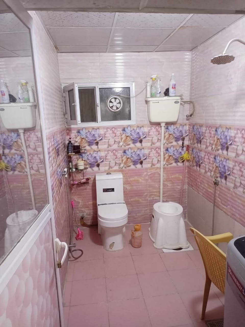 دار 200 متر طابقين مسلح قرب الكنيسه الأولى للبيع ستة غرف نوم وأربع حمامات غربي وشرقي هولين واستقبال كبيره وثلاث مطابخ وگراجين وثلاث مناور السعر 425 مليون وبيها مجال بسيط للشراي...الرجاء الرجاء لاتتصل اذا مو شراي فعلا ولاتعبني...نقالي بيه واتساب
***********
