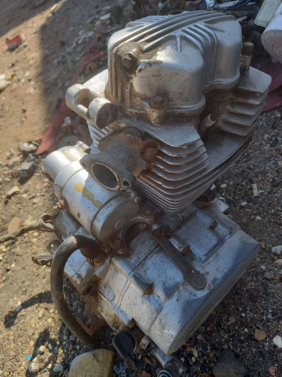 غراض للبيع اكسن ب 75 تايرات الزوج ب 45 جوبلس 
عماريه ب 10 مكينه شغاله وناعمه ب 50 
دعاميه ب 10 /  ***********
