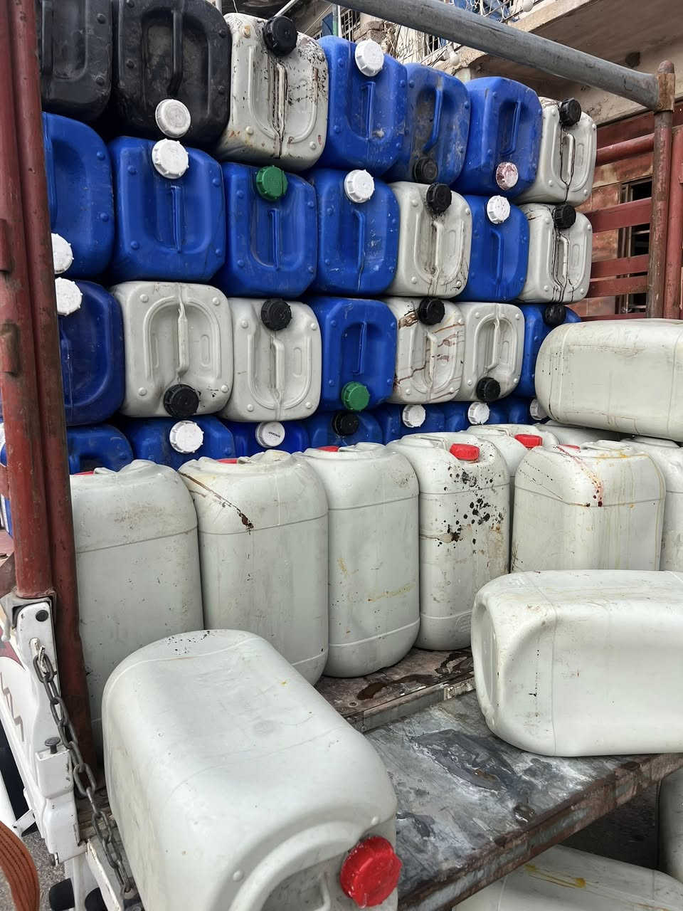 يوجد برميل70لتربطنه بلاستك وجليكانات كافه الحجام جمله مفرد ***********
