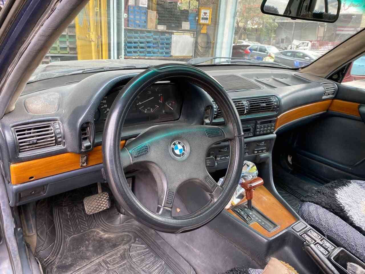 السلام عليكم
بي ام  موديل 91 مكينه كير خير من الله
حداديه صدر جديدت تبريد شغال
الرقم دولي القادسيه بسمي مكان السياره بغداد
مكفوله من اي حادث داخلي باب اليمن امبدل
العنوان الشعب بغداد.   السعر٥٨  / ***********
