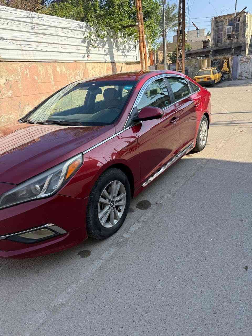 السلام عليكم 
سوناتا 2015 رقم بغداد هزه وسنويه جديد

مكينة 2.4gdi  

مواصفات عاديه 

مكينه وكير بالشرط لا صرف لا بخار ولا صوت 

للمراوس فقط مع موستانك 6سلندر 

مكان السياره بغداد 
***********
