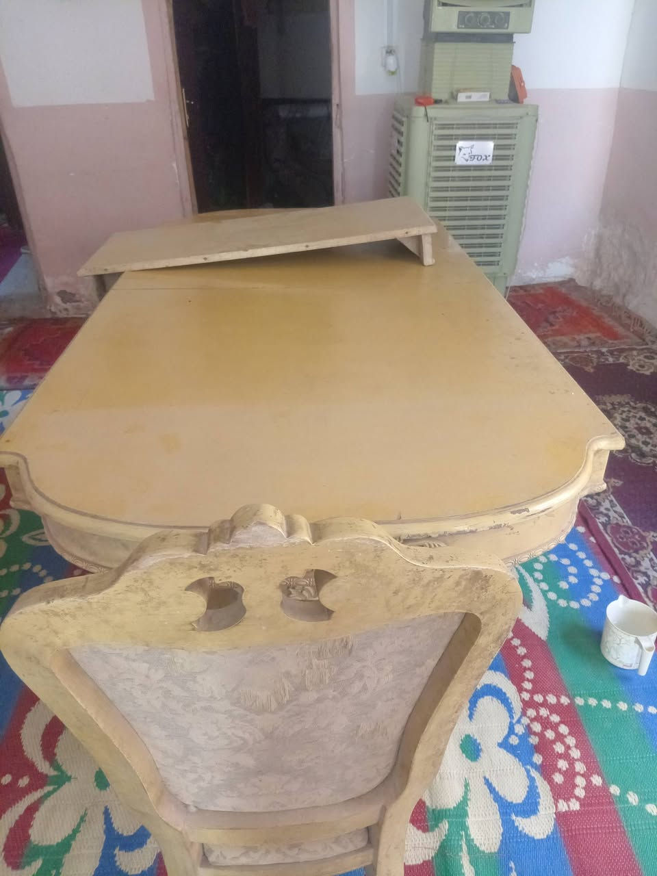 سلام عليكم ميز طعام لبيع بدون كراسي الطول يصير ٢او ٤٠ ويتكبر يصر ٣او ٤٠ المكان كوفه شارع المعمل هذا رقم ***********
