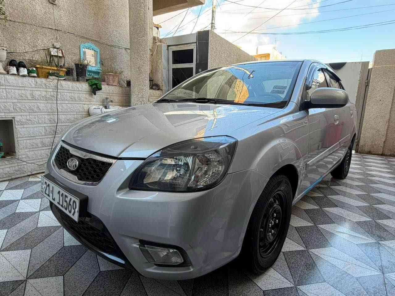 كيا ريو 2010 خليجي 
محرك 1600
تخم تاير جديد
صدر امامي خلفي جديد 
داخل مدوشم عام 
بدون ضرر ولا صبغ سونار داخل المنشور جديد 
رقم جديد سنوية وهزة جديد بسمي شرط تحويل 
العنوان ديالى بعقوبة ***********
السعر 93 بيهة مجال بصيط جدأ بعقوبة, ديالى
